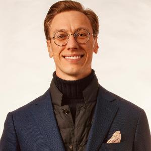 Portrait of Dr. Jordan VanLare